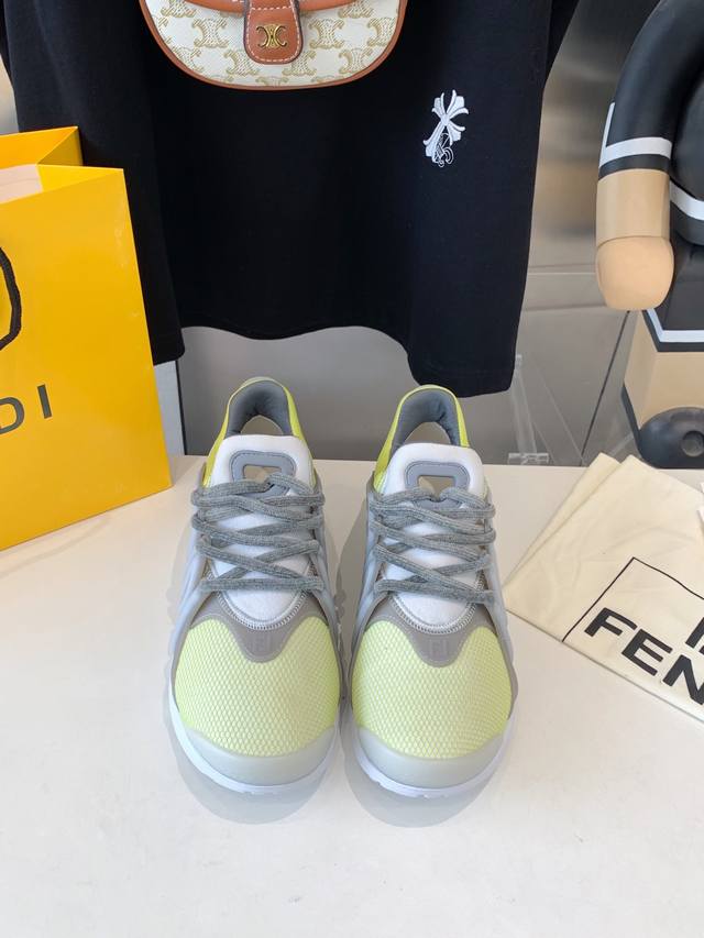 出厂价 2054 Fendi 最新款休闲运动男鞋，白色高科技网面材质，轻盈柔韧橡胶跑步鞋。 四个颜色任你挑，喜欢的欢迎下单过来 码数40-46 46订做